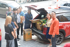 มรท. เปิดศูนย์รวมน้ำใจชาวไทยช่วยเหลือผู้ประสบอุทกภัยในพื้นที่ภาคเหนือ