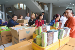 มรท. เปิดศูนย์รวมน้ำใจชาวไทยช่วยเหลือผู้ประสบอุทกภัยในพื้นที่ภาคเหนือ