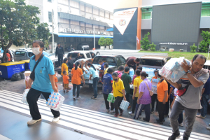 มรท. เปิดศูนย์รวมน้ำใจชาวไทยช่วยเหลือผู้ประสบอุทกภัยในพื้นที่ภาคเหนือ
