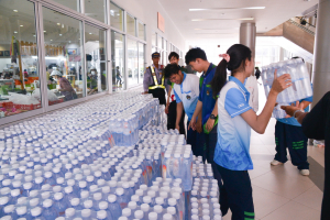 มรท. เปิดศูนย์รวมน้ำใจชาวไทยช่วยเหลือผู้ประสบอุทกภัยในพื้นที่ภาคเหนือ