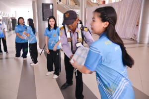 มรท. เปิดศูนย์รวมน้ำใจชาวไทยช่วยเหลือผู้ประสบอุทกภัยในพื้นที่ภาคเหนือ