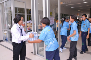 มรท. เปิดศูนย์รวมน้ำใจชาวไทยช่วยเหลือผู้ประสบอุทกภัยในพื้นที่ภาคเหนือ