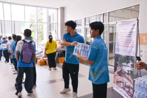 มรท. เปิดศูนย์รวมน้ำใจชาวไทยช่วยเหลือผู้ประสบอุทกภัยในพื้นที่ภาคเหนือ