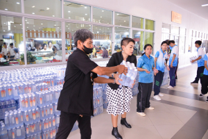 มรท. เปิดศูนย์รวมน้ำใจชาวไทยช่วยเหลือผู้ประสบอุทกภัยในพื้นที่ภาคเหนือ