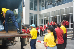 มรท. ร่วมกับกองบิน 2 ร่วมภารกิจส่งมอบธารน้ำใจช่วยเหลือผู้ประสบอุทกภัย
