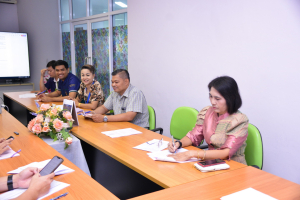 การประชุม คกก.ดำเนินงานการจัดทำแบบประเมินผลความพึงพอใจของผู้รับบริการของพนักงานในสถาบันอุดมศึกษา สายสนับสนุน