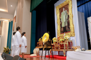 มรภ.เทพสตรี จัดพิธีทำบุญทักษิณา เพื่อถวายเป็นพระราชกุศลและน้อมรำลึกในพระมหากรุณาธิคุณ รัชกาลที่ 9 เนื่องในวันนวมินทรมหาราช
