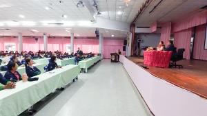 สโมสรเจ้าหน้าที่ มรภ.เทพสตรี จัดศึกษาดูงานและแลกเปลี่ยนองค์ความรู้ด้านการบริหารจัดการงานสโมสรที่มีประสิทธิภาพกับสโมสรเจ้าหน้าที่ มรภ.รำไพพรรณี