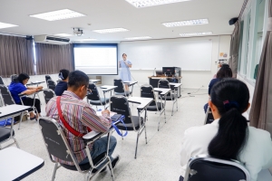 ศูนย์ภาษา จัดโครงการพัฒนาหลักสูตรภาษาอังกฤษเพื่อการสื่อสาร สำหรับบุคคลทั่วไป