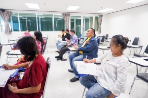 ศูนย์ภาษา จัดโครงการพัฒนาหลักสูตรภาษาอังกฤษเพื่อการสื่อสาร สำหรับบุคคลทั่วไป