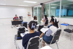 ศูนย์ภาษา จัดโครงการพัฒนาหลักสูตรภาษาอังกฤษเพื่อการสื่อสาร สำหรับบุคคลทั่วไป