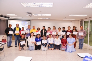 ศูนย์ภาษา จัดโครงการพัฒนาหลักสูตรภาษาอังกฤษเพื่อการสื่อสาร สำหรับบุคคลทั่วไป