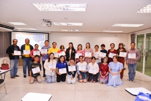 ศูนย์ภาษา จัดโครงการพัฒนาหลักสูตรภาษาอังกฤษเพื่อการสื่อสาร สำหรับบุคคลทั่วไป