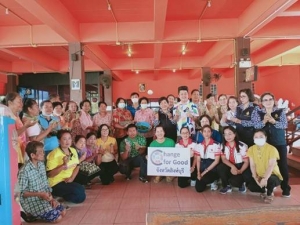 ศูนย์ส่งเสริมการจัดการศึกษาตามพระบรมราโชบาย มรภ.เทพสตรี จัดกิจกรรมสำหรับเกษตรกรในท้องถิ่นและผู้ผลิตอาหารเพื่อเชื่อมต่อและถ่ายทอดความรู้ “การทำไข่เค็มใบเตยจากดินสอพอง
