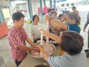 ศูนย์ส่งเสริมการจัดการศึกษาตามพระบรมราโชบาย มรภ.เทพสตรี จัดกิจกรรมสำหรับเกษตรกรในท้องถิ่นและผู้ผลิตอาหารเพื่อเชื่อมต่อและถ่ายทอดความรู้ “การทำแคบหมู