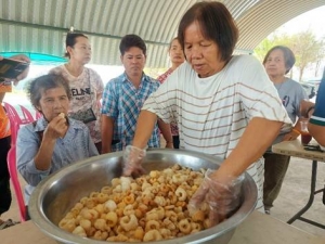 ศูนย์ส่งเสริมการจัดการศึกษาตามพระบรมราโชบาย มรภ.เทพสตรี จัดกิจกรรมสำหรับเกษตรกรในท้องถิ่นและผู้ผลิตอาหารเพื่อเชื่อมต่อและถ่ายทอดความรู้ “การทำแคบหมู