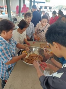 ศูนย์ส่งเสริมการจัดการศึกษาตามพระบรมราโชบาย มรภ.เทพสตรี จัดกิจกรรมสำหรับเกษตรกรในท้องถิ่นและผู้ผลิตอาหารเพื่อเชื่อมต่อและถ่ายทอดความรู้ “การทำแคบหมู