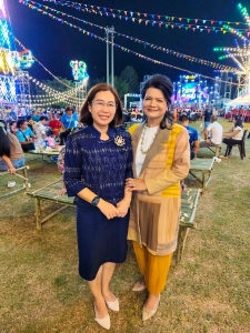 อธิการบดี มรภ.เทพสตรี ร่วมเดินแบบผ้าไทย ใส่ให้สนุก ในงานลอยกระทง เขาสามยอด Food & Fest 2567