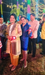 อธิการบดี มรภ.เทพสตรี ร่วมเดินแบบผ้าไทย ใส่ให้สนุก ในงานลอยกระทง เขาสามยอด Food & Fest 2567