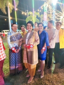 อธิการบดี มรภ.เทพสตรี ร่วมเดินแบบผ้าไทย ใส่ให้สนุก ในงานลอยกระทง เขาสามยอด Food & Fest 2567