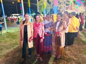 อธิการบดี มรภ.เทพสตรี ร่วมเดินแบบผ้าไทย ใส่ให้สนุก ในงานลอยกระทง เขาสามยอด Food & Fest 2567
