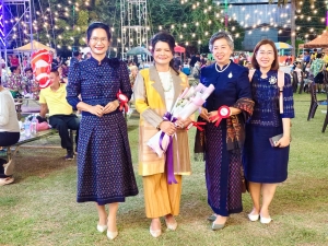 อธิการบดี มรภ.เทพสตรี ร่วมเดินแบบผ้าไทย ใส่ให้สนุก ในงานลอยกระทง เขาสามยอด Food & Fest 2567