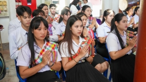 มรภ.เทพสตรี ร่วมโครงการสืบสานประเพณีลอยกระทง บุญผ้าป่าข้าวเม่าทอด ของเทศบาลตำบลป่าตาล