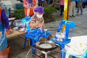 มรภ.เทพสตรี ร่วมโครงการสืบสานประเพณีลอยกระทง บุญผ้าป่าข้าวเม่าทอด ของเทศบาลตำบลป่าตาล