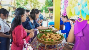 มรภ.เทพสตรี ร่วมโครงการสืบสานประเพณีลอยกระทง บุญผ้าป่าข้าวเม่าทอด ของเทศบาลตำบลป่าตาล