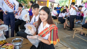 มรภ.เทพสตรี ร่วมโครงการสืบสานประเพณีลอยกระทง บุญผ้าป่าข้าวเม่าทอด ของเทศบาลตำบลป่าตาล