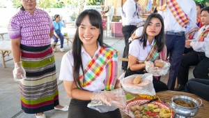 มรภ.เทพสตรี ร่วมโครงการสืบสานประเพณีลอยกระทง บุญผ้าป่าข้าวเม่าทอด ของเทศบาลตำบลป่าตาล