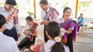 มรภ.เทพสตรี ร่วมโครงการสืบสานประเพณีลอยกระทง บุญผ้าป่าข้าวเม่าทอด ของเทศบาลตำบลป่าตาล