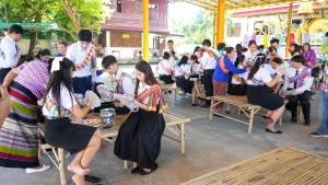 มรภ.เทพสตรี ร่วมโครงการสืบสานประเพณีลอยกระทง บุญผ้าป่าข้าวเม่าทอด ของเทศบาลตำบลป่าตาล