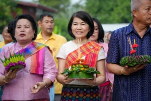 มรภ.เทพสตรี ร่วมโครงการสืบสานประเพณีลอยกระทง บุญผ้าป่าข้าวเม่าทอด ของเทศบาลตำบลป่าตาล