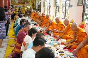 มรภ.เทพสตรี ร่วมโครงการสืบสานประเพณีลอยกระทง บุญผ้าป่าข้าวเม่าทอด ของเทศบาลตำบลป่าตาล