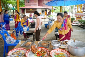มรภ.เทพสตรี ร่วมโครงการสืบสานประเพณีลอยกระทง บุญผ้าป่าข้าวเม่าทอด ของเทศบาลตำบลป่าตาล