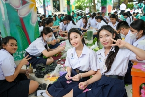รร.สาธิต มรภ.เทพสตรี จัดงานสืบสานประเพณีลอยกระทง