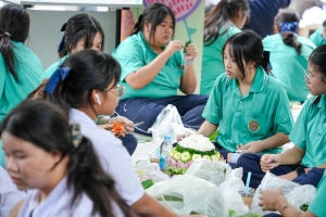 รร.สาธิต มรภ.เทพสตรี จัดงานสืบสานประเพณีลอยกระทง