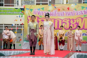 รร.สาธิต มรภ.เทพสตรี จัดงานสืบสานประเพณีลอยกระทง