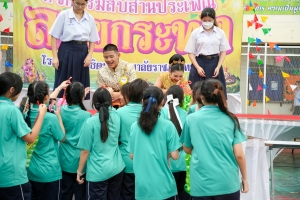 รร.สาธิต มรภ.เทพสตรี จัดงานสืบสานประเพณีลอยกระทง