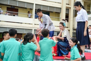 รร.สาธิต มรภ.เทพสตรี จัดงานสืบสานประเพณีลอยกระทง