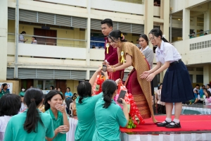 รร.สาธิต มรภ.เทพสตรี จัดงานสืบสานประเพณีลอยกระทง